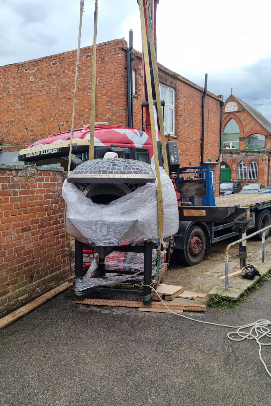 Unloading a pizza oven